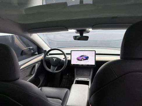 Used 2024 Tesla Model Y Long Range AWD/4WD image 17