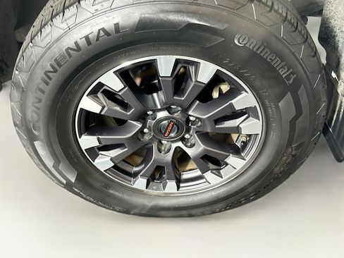 Used 2020 Nissan Titan PRO-4X w/ Pro-4x Convenience Package AWD/4WD image 11