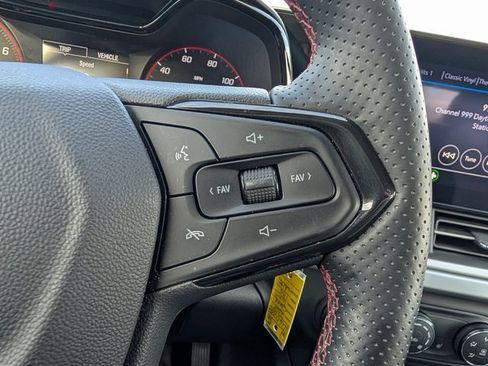 Used 2024 Chevrolet Trax RS w/ Sunroof Package image 17