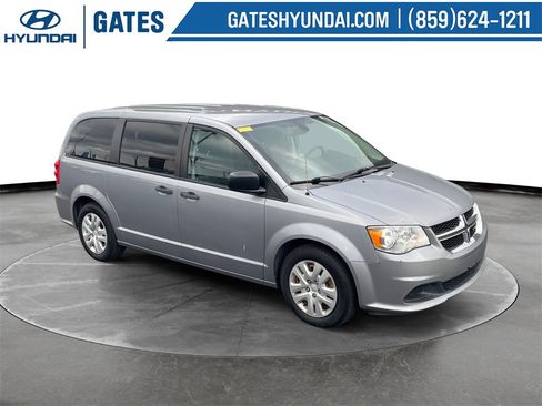 Used 2019 Dodge Grand Caravan SE w/ UConnect Hands-Free Group image 1