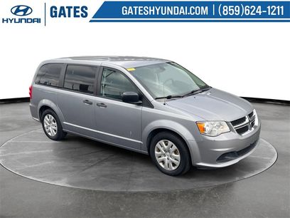 Used 2019 Dodge Grand Caravan SE w/ UConnect Hands-Free Group