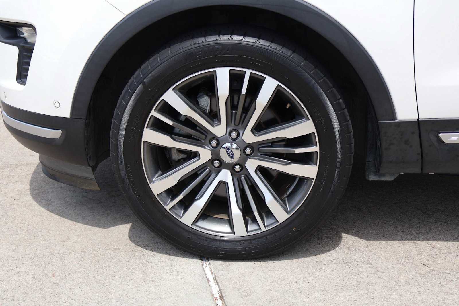 Used 2019 Ford Explorer Platinum AWD/4WD image 8