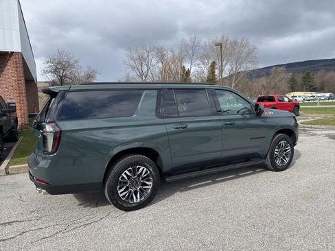 New 2026 Chevrolet Suburban Z71 w/ Z71 Off-Road Package AWD/4WD image 13