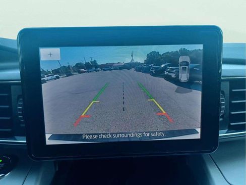 Used 2020 Ford Explorer XLT w/ Equipment Group 202A AWD/4WD image 25