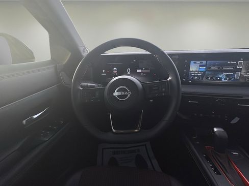 Used 2025 Nissan Kicks SR image 11