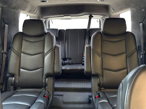 Used 2020 Cadillac Escalade Platinum RWD image 19