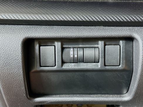 Used 2025 Subaru Crosstrek 2.0i Premium image 17