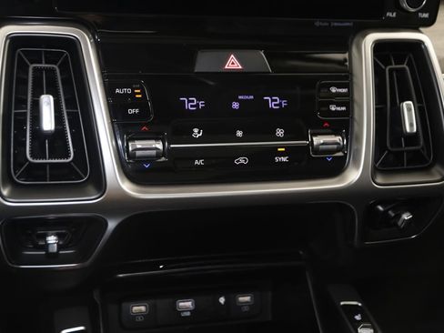 Used 2023 Kia Sorento EX w/ Panoramic Sunroof Package FWD image 32