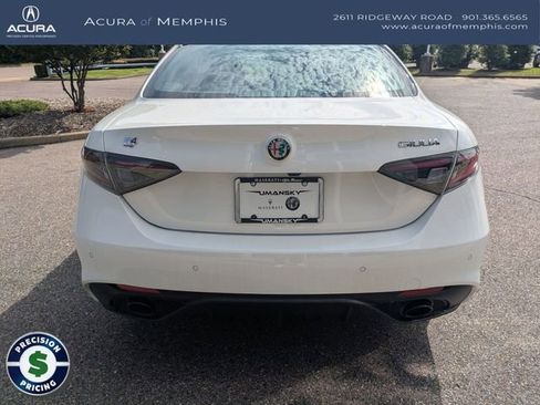Used 2025 Alfa Romeo Giulia AWD image 5