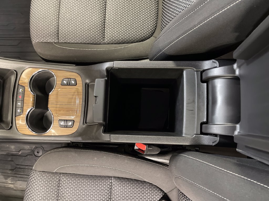 Used 2021 GMC Acadia SLE w/ Driver Convenience Package FWD image 24