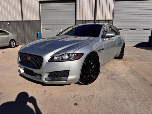 Used 2017 Jaguar XF image 1