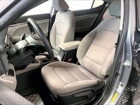 Used 2019 Hyundai Elantra SE image 24