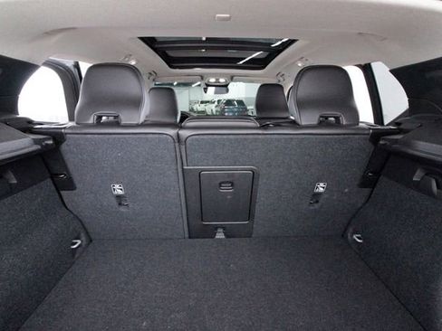 Certified 2025 Volvo XC40 B5 Plus w/ Protection Package Premier AWD/4WD image 29