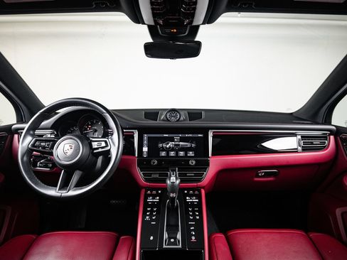 Certified 2023 Porsche Macan AWD/4WD image 25