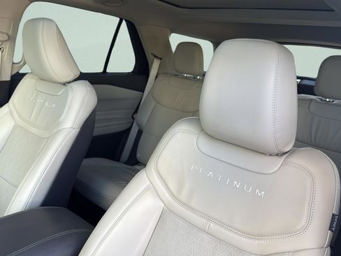 Used 2020 Ford Explorer Platinum w/ Premium Technology Package image 26