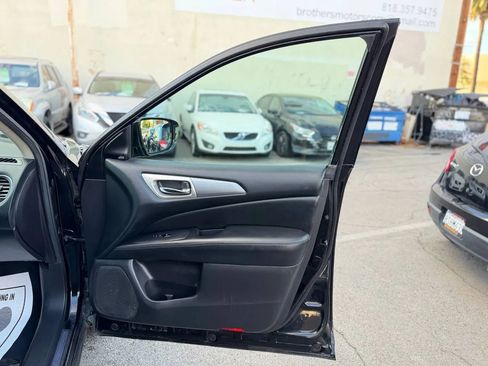 Used 2017 Nissan Pathfinder SL image 36