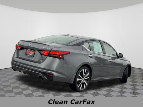 Certified 2019 Nissan Altima 2.5 Platinum image 3