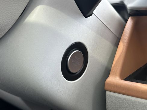 Used 2025 Volkswagen ID. Buzz 1st Edition image 21