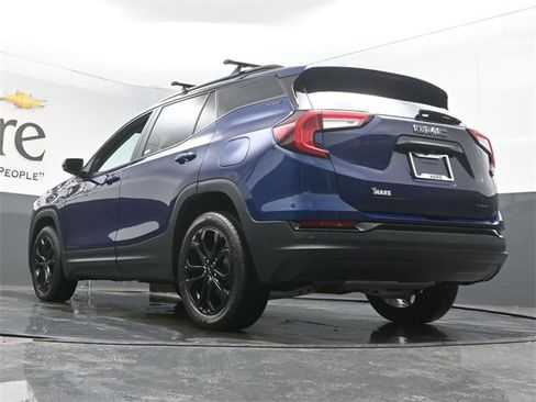 Used 2022 GMC Terrain SLE w/ Driver Convenience Package image 5