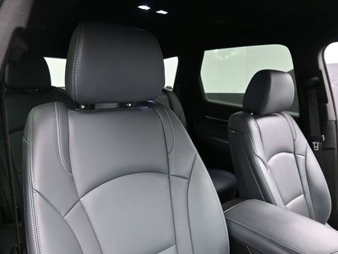 Used 2024 Buick Enclave Essence w/ LPO, Touring Package image 28