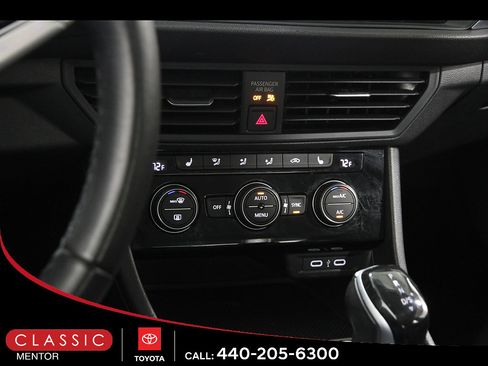 Used 2024 Volkswagen Jetta SE FWD image 13