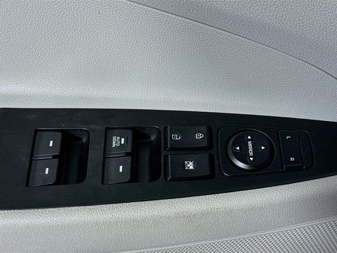 Used 2021 Hyundai Tucson SE image 23