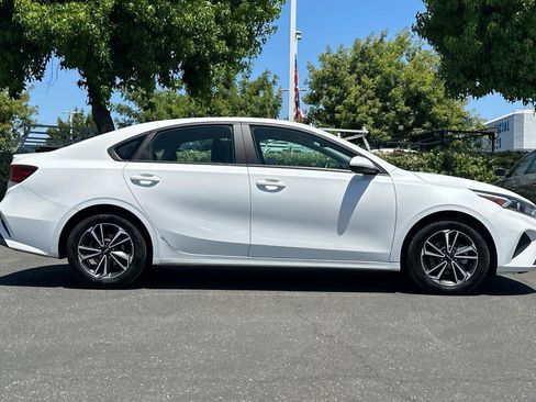 Used 2023 Kia Forte LXS FWD image 3