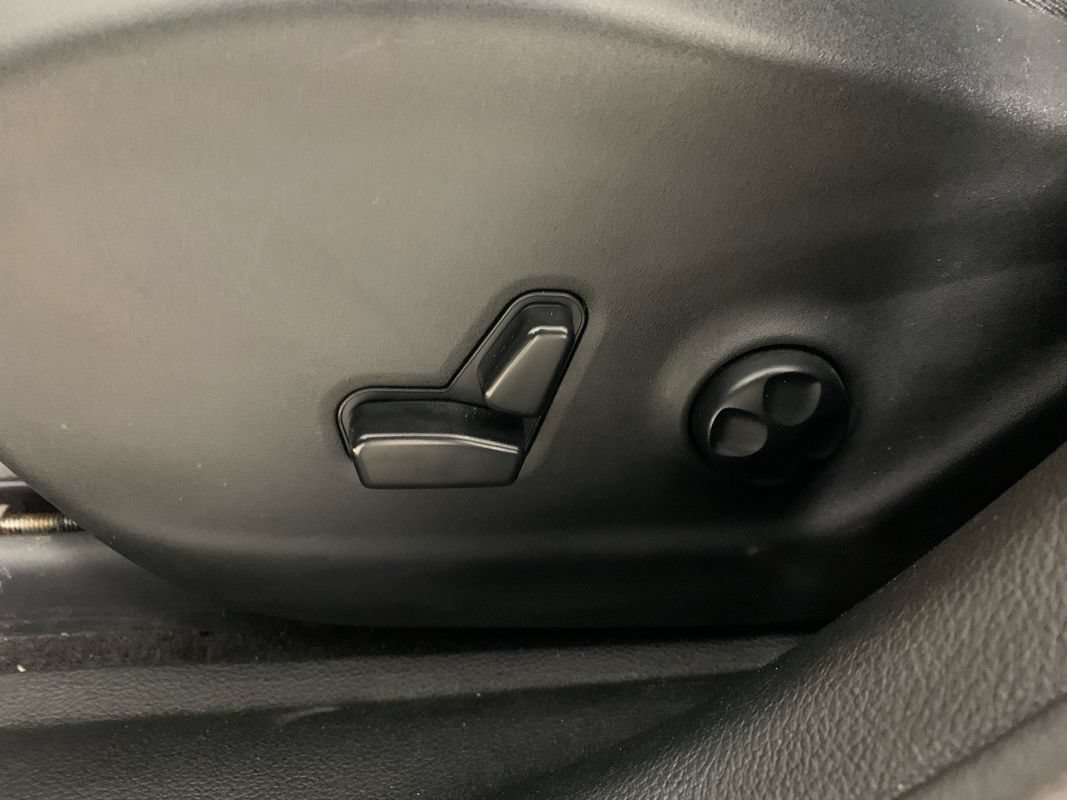 Used 2019 Jeep Cherokee Limited w/ Technology Group AWD/4WD image 20