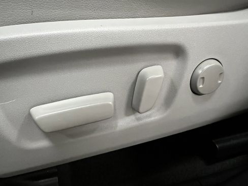 Used 2019 Toyota Highlander Plus image 11