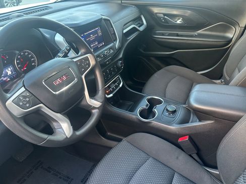 Used 2024 GMC Terrain SLE w/ Elevation Edition image 10