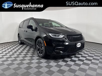 New 2026 Chrysler Pacifica Limited w/ S Appearance Package