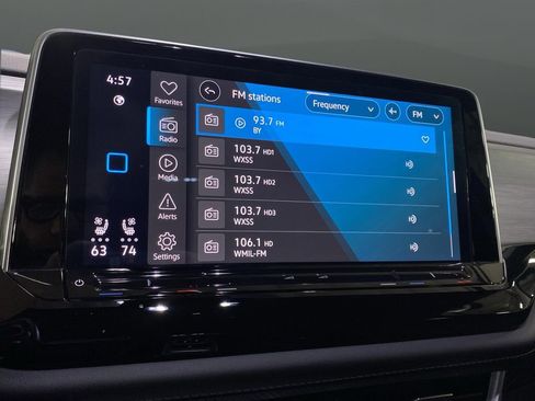 Used 2024 Volkswagen Atlas Cross Sport SE w/ Black Wheel Package image 18