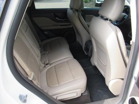 Used 2022 Lincoln Corsair FWD w/ Premium Package image 31