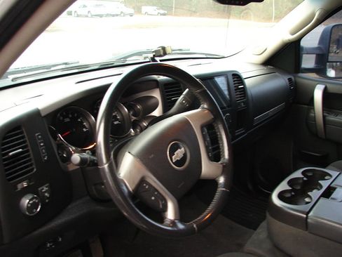 Used 2010 Chevrolet Silverado 3500 LT w/ Interior Plus Package image 8