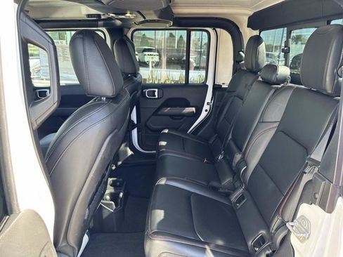 Used 2023 Jeep Gladiator Rubicon w/ LED Lighting Group image 17