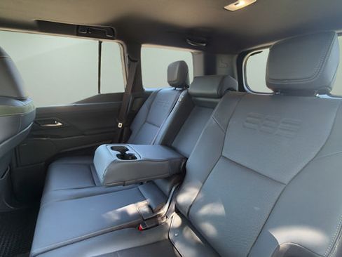 Used 2024 Lexus GX 550 AWD/4WD image 13