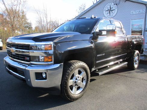 Used 2016 Chevrolet Silverado 2500 LTZ w/ LTZ Plus Package image 2