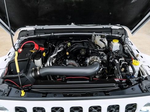 Used 2023 Jeep Gladiator Sport image 4