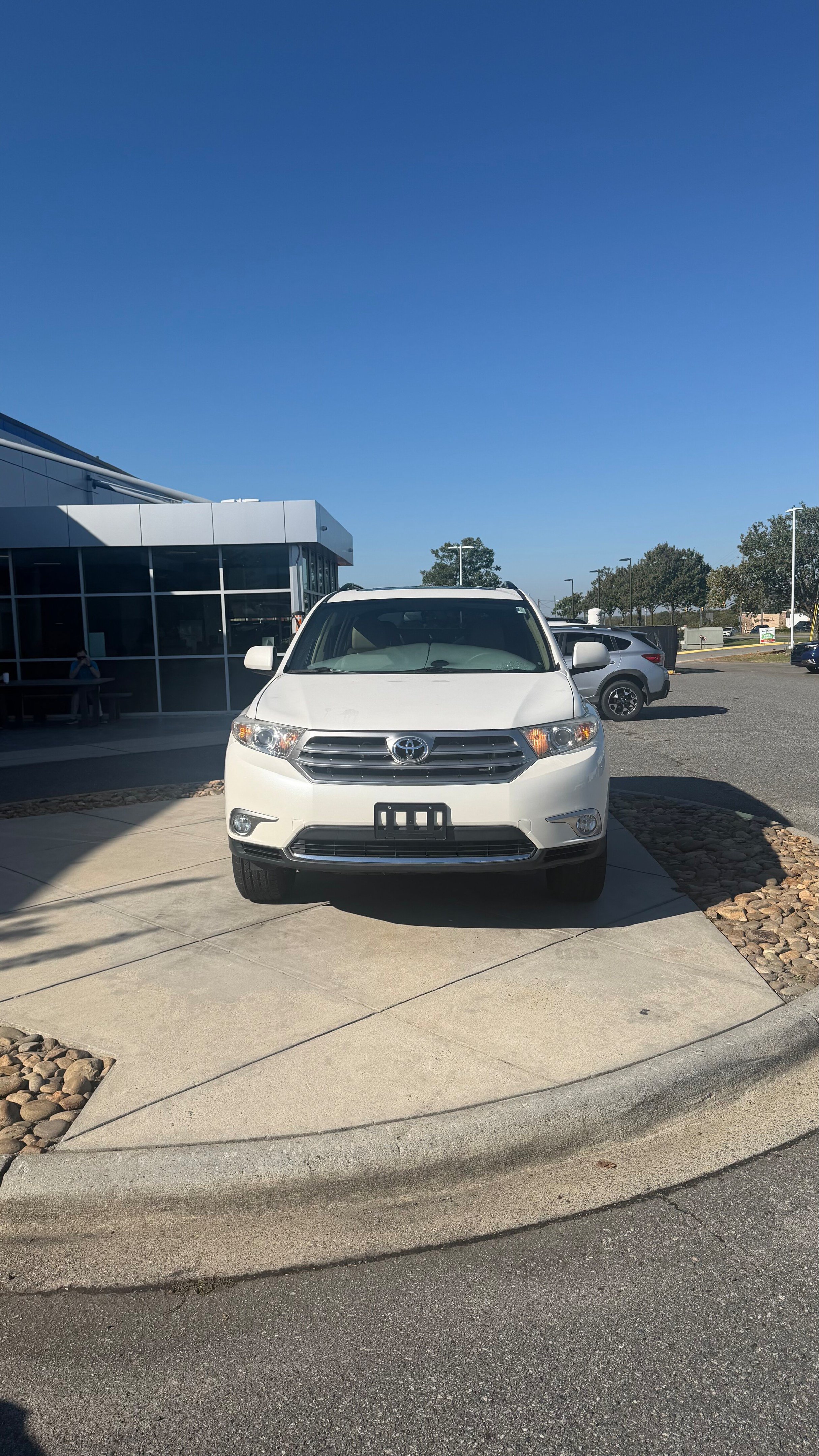 Used 2013 Toyota Highlander SE FWD image 2