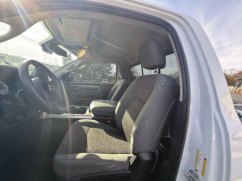 Used 2018 RAM 3500 SLT w/ Cold Weather Group image 17