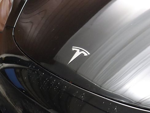 Used 2023 Tesla Model 3 Standard Range image 13