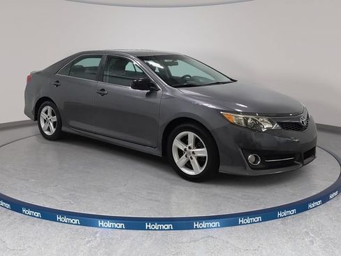 Used 2014 Toyota Camry SE FWD image 4