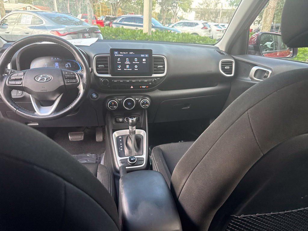 Used 2025 Hyundai Venue SEL FWD image 27