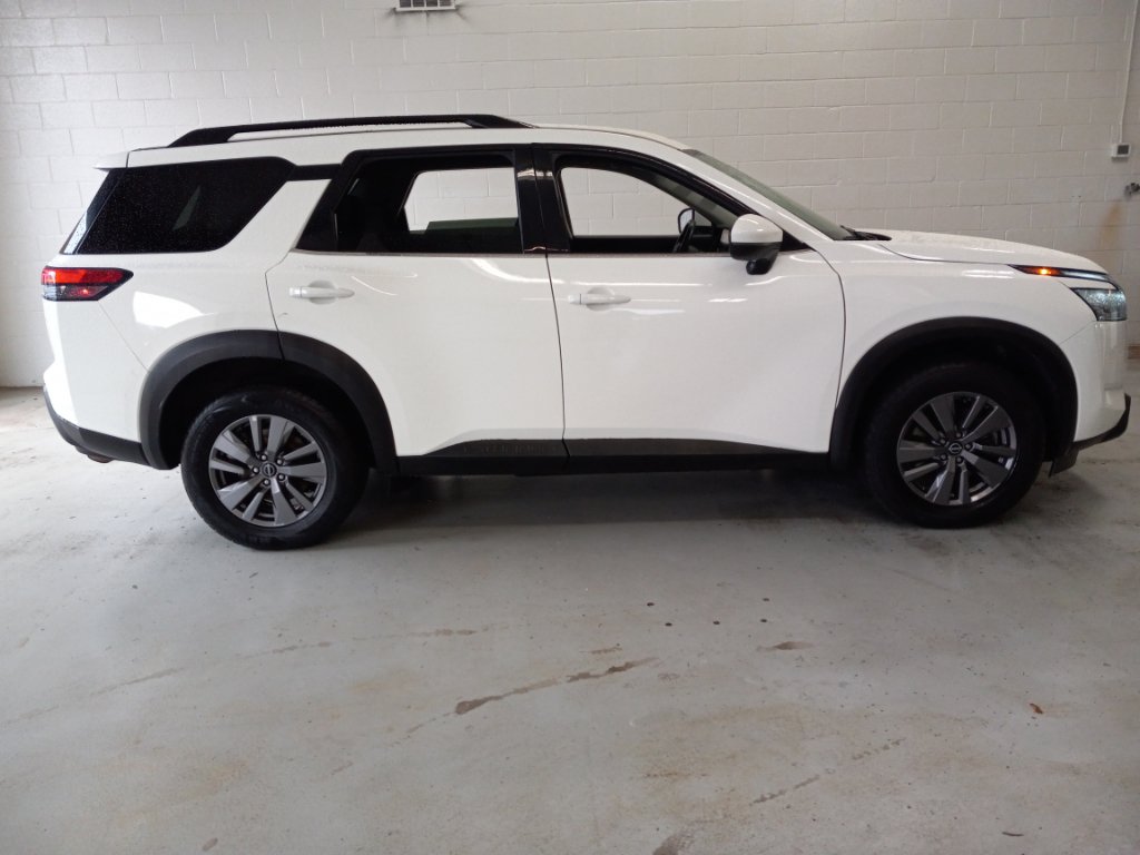 Used 2025 Nissan Pathfinder SV AWD/4WD image 2