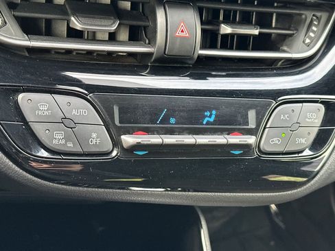 Used 2021 Toyota C-HR XLE FWD image 20