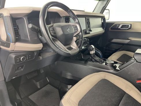 Used 2022 Ford Bronco Wildtrak image 2
