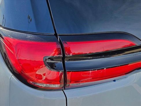 Used 2022 Chrysler Pacifica Touring-L image 8