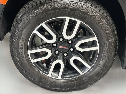 Used 2024 GMC Yukon XL AT4 w/ Technology Package AWD/4WD image 34