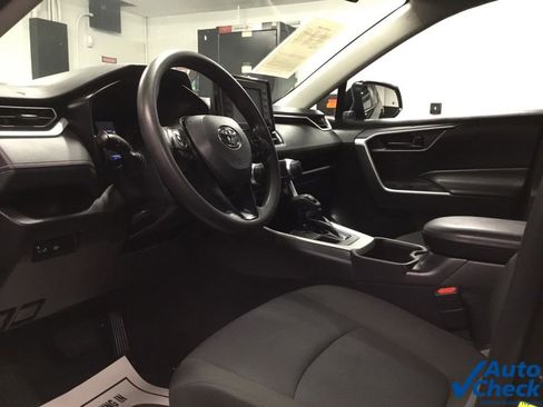 Used 2022 Toyota RAV4 LE image 23