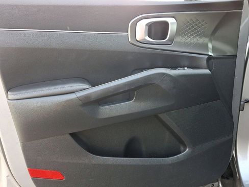 Used 2022 Kia Sorento EX image 16